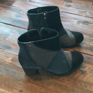 Earth Shoes blue, black and grey booties